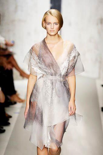 Spring-summer 2010 trends: color and shine - Los Angeles Times