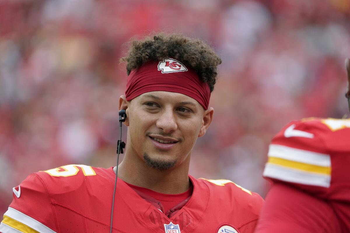 The Latest: Mahomes rallies Chiefs to win over Browns