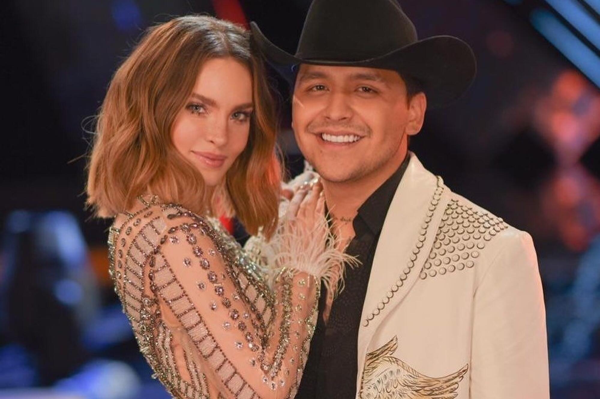 Los cantantes Belinda y Christian Nodal en una foto que fue tomada en México durante su participación en La Voz México.