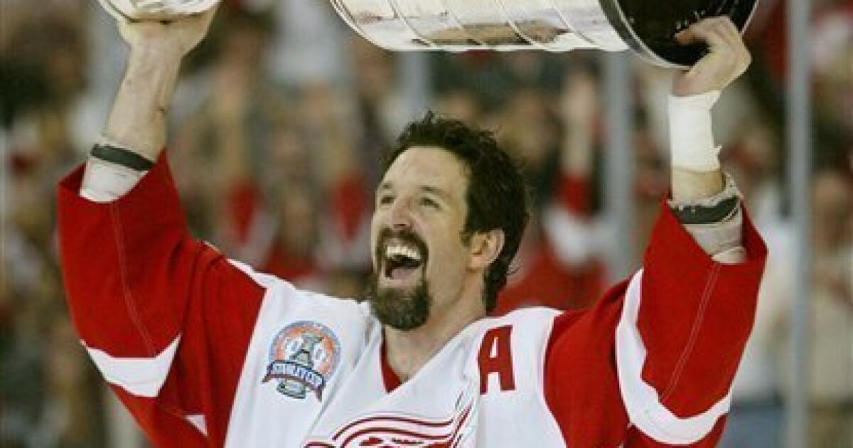 FILE - In this June 13, 2002, file photo, Detroit Red Wings