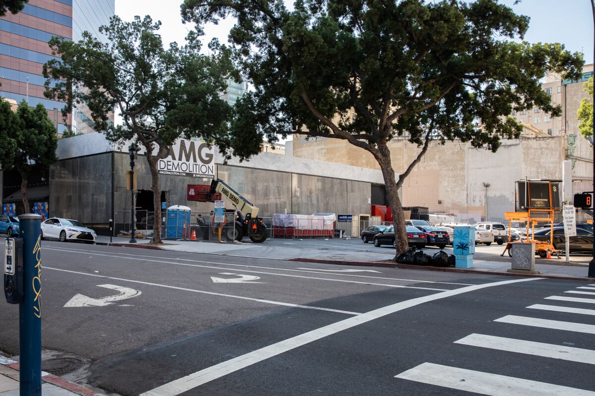 4th and B, downtown's long-shuttered concert venue, is being razed to make  room for a hotel and office tower - The San Diego Union-Tribune