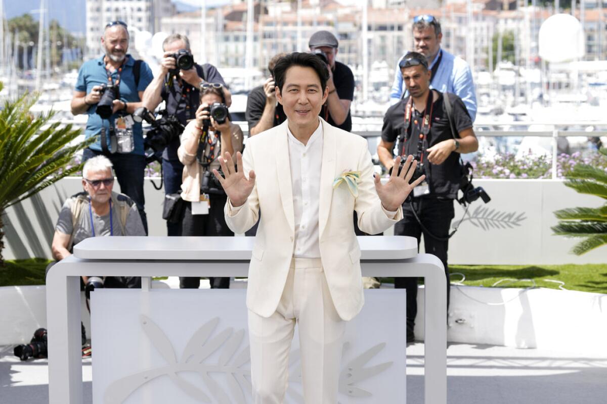 Lee Jung-jae posa en el Festival de Cine de Cannes 