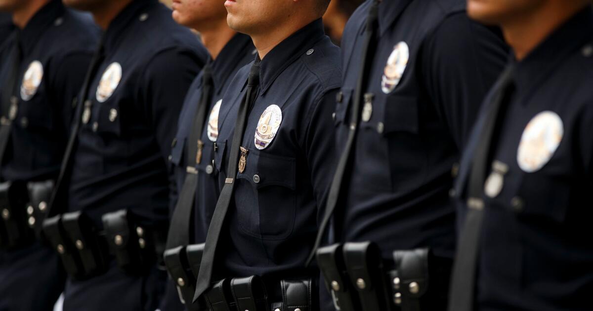 Policías ahora podrán usar una cámara corporal de forma más rápida en  emergencias