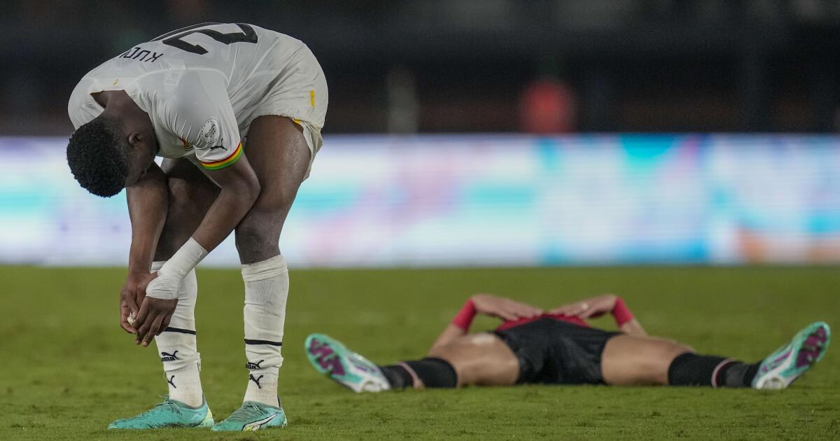 وخسرت مصر صلاح بسبب الإصابة في التعادل 2-2 أمام غانا في كأس إفريقيا.  نيجيريا تفوز على ساحل العاج 1-0