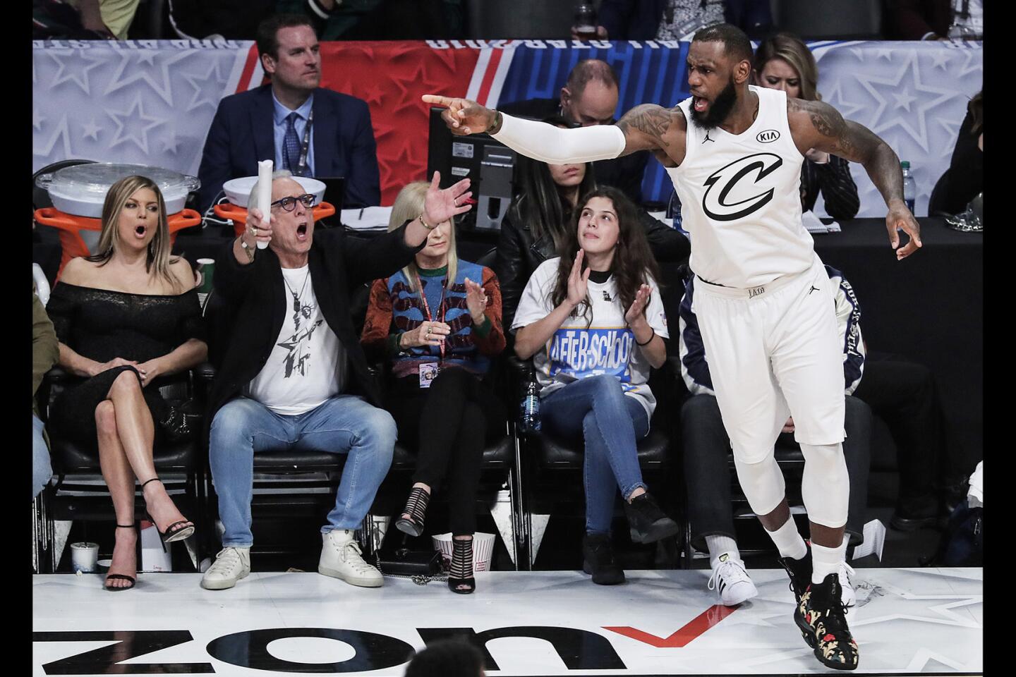 Stephen Curry's All-Star Game-ending dunk shocked everyone, especially Team  LeBron 