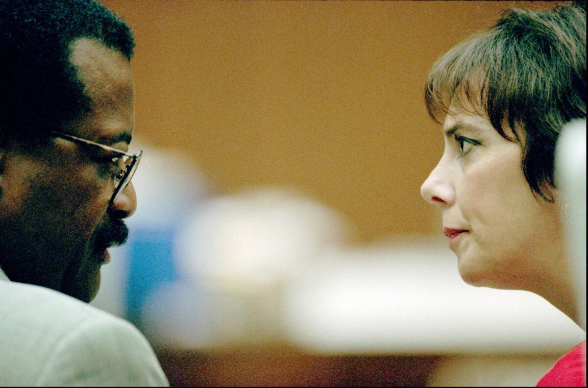 (l-r) Johnnie Cochran and Marcia Clark exchange words during the O.J. Simpson trial.