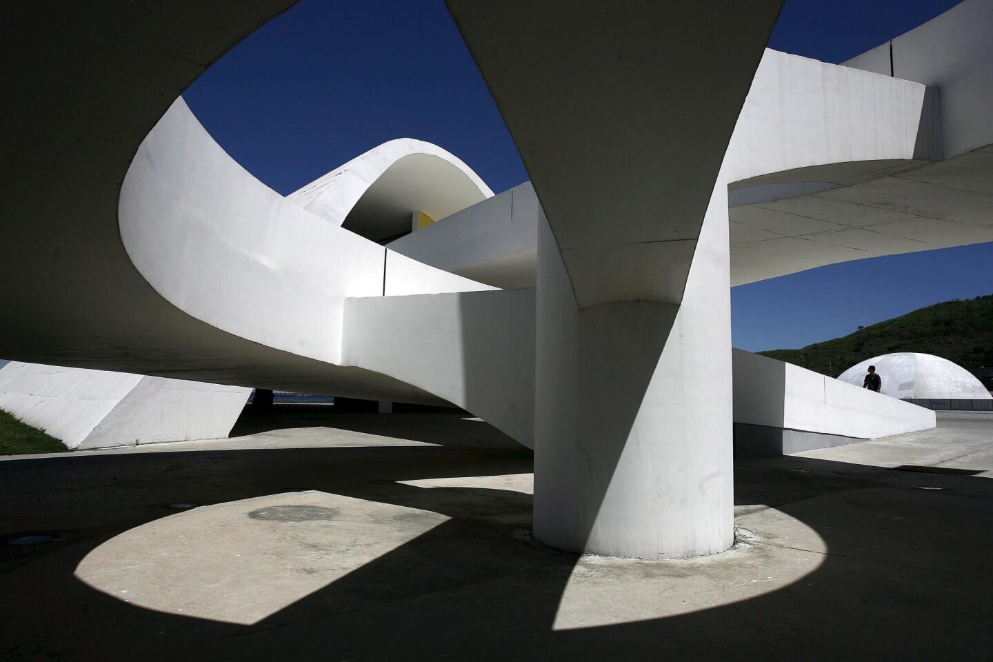 Oscar Niemeyer | 1907-2012
