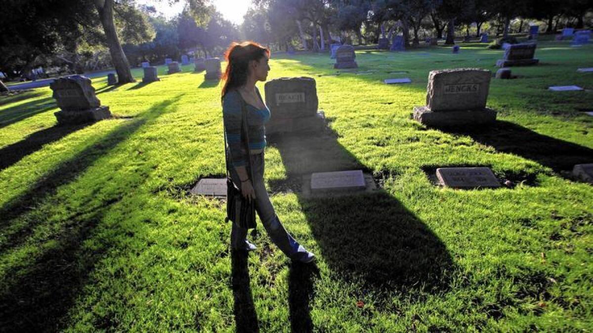 Más de 25 de las 100 funerarias que fueron visitadas por investigadores no llenaron los requisitos federales de divulgación precios, dio a conocer la FTC la semana pasada.