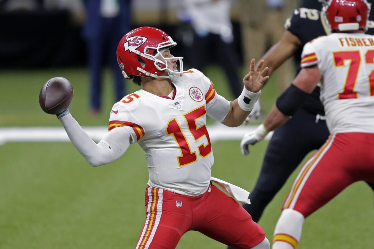 Mahomes' dramatic flair marks Chiefs' 32-29 win over Saints - The