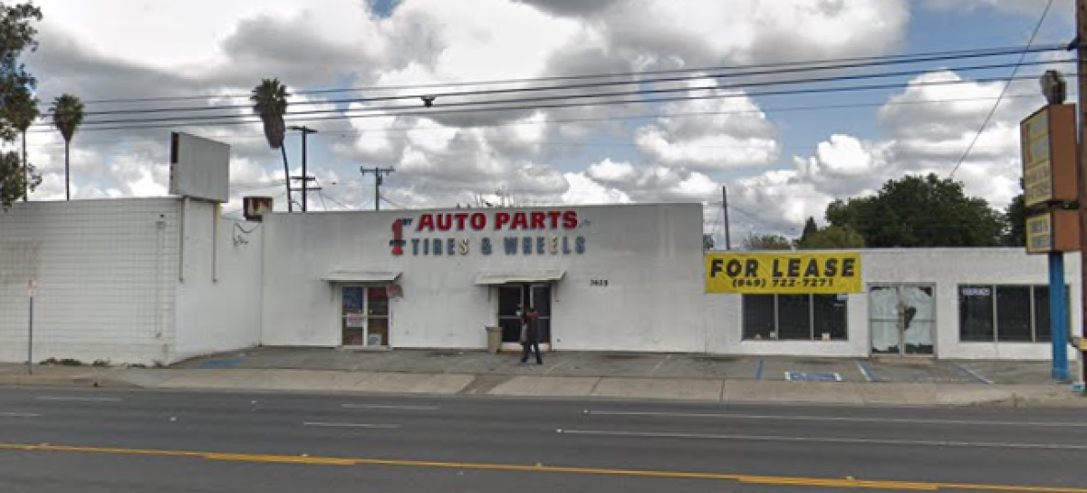 A man with a rifle ran into an auto parts shop in Santa Ana on Tuesday and barricaded himself inside.
