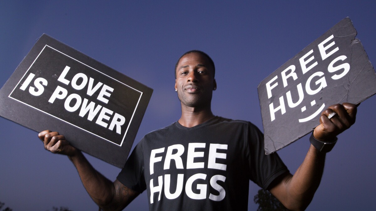 San Diego S Free Hugs Guy Gains Fame Embracing One And All The San Diego Union Tribune<script async src=