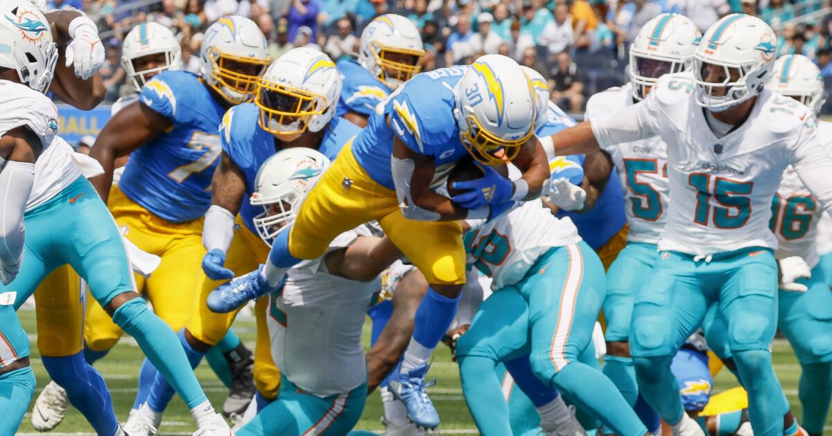 Justin Herbert and Chargers fall flat late in loss to Dolphins - Los Angeles Times