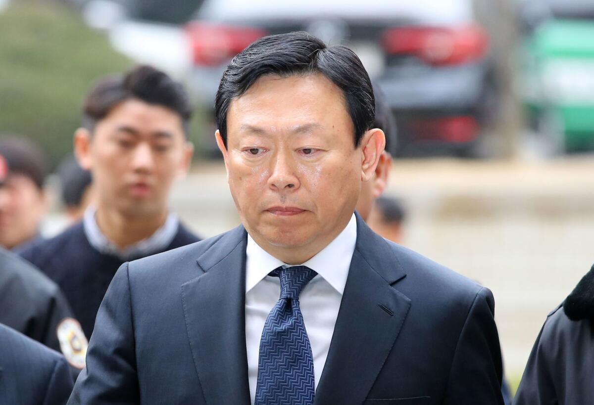 Lotte Group Chairman Shin Dong-bin arrives for trial at Seoul Central District Court on Monday.