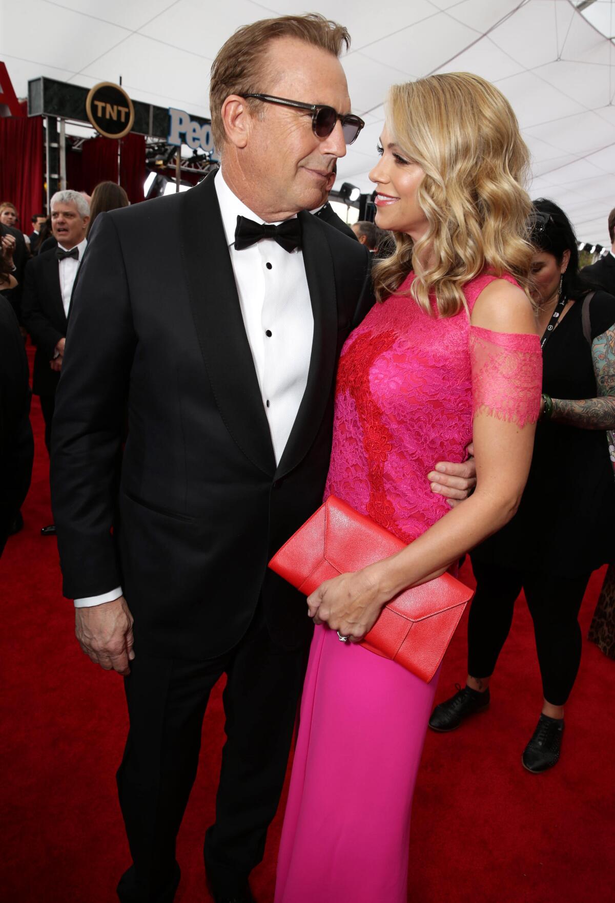 Kevin Costner's wife Christine Baumgartner calls it quits - Los Angeles Times