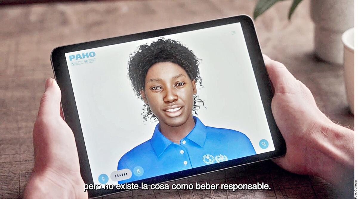 Pahola es una mujer digital negra de cabello ondulado que funciona con inteligencia artificial