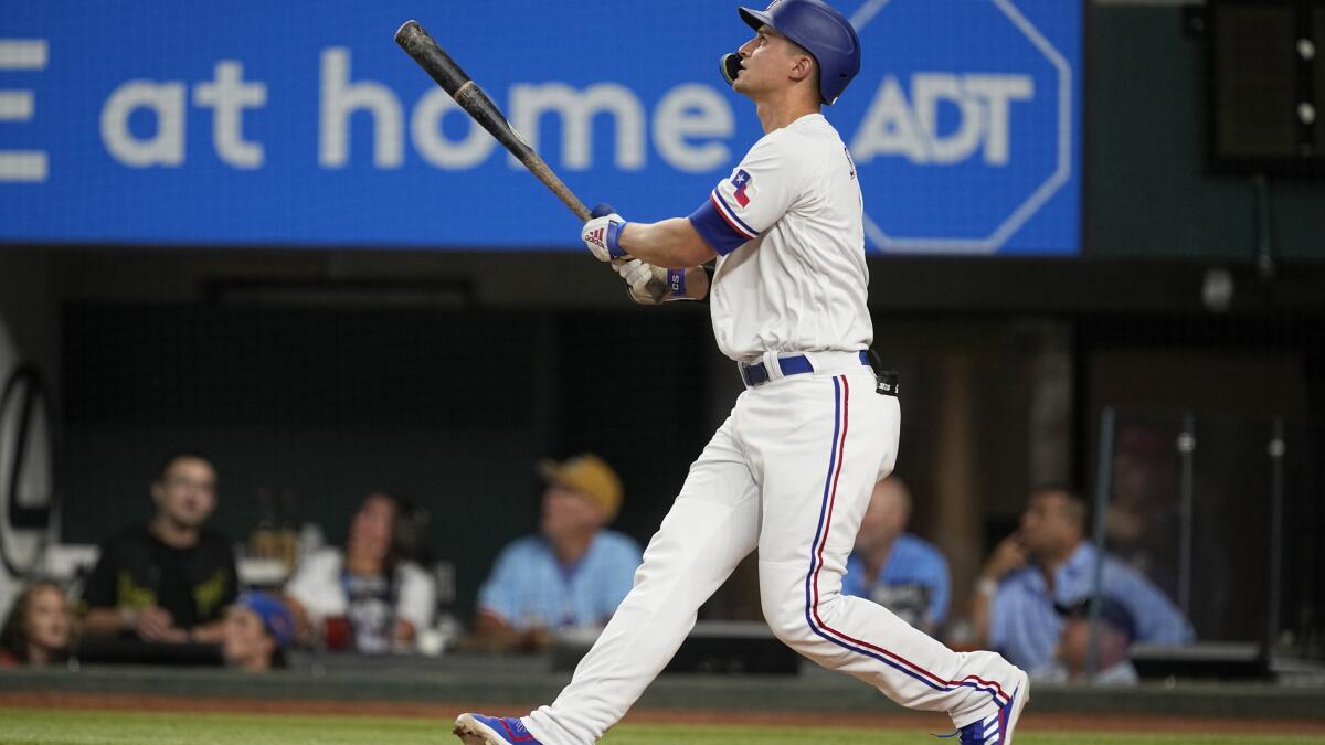 Gallo homers in 5th straight game, Rangers blast A's 8-3 - The San