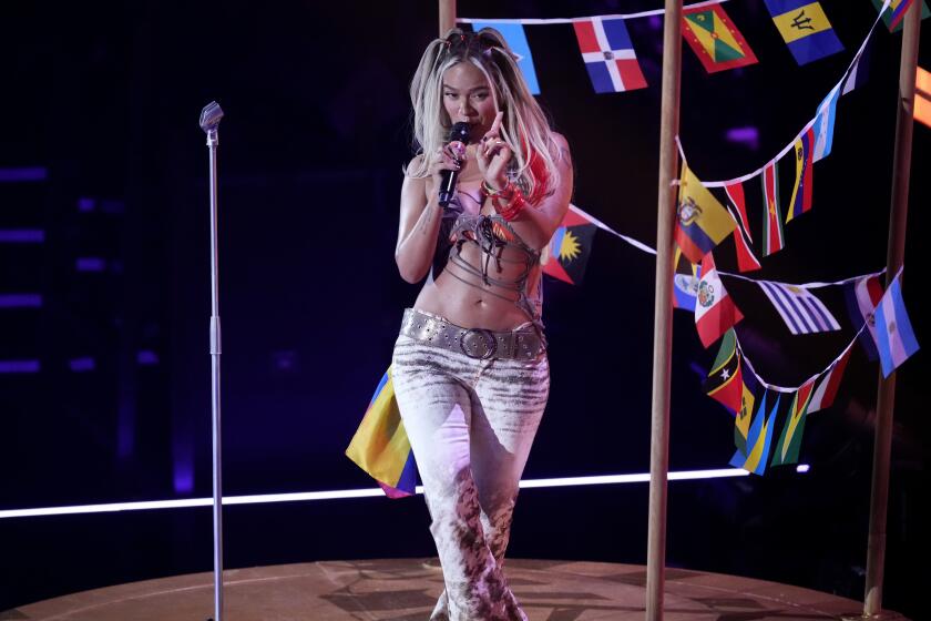 Karol G canta "Si antes te hubiera conocido" durante su presentación en los Premios MTV a los Videos Musicales el miércoles 11 de septiembre de 2024 en el UBS Arena de Elmont, Nueva York.