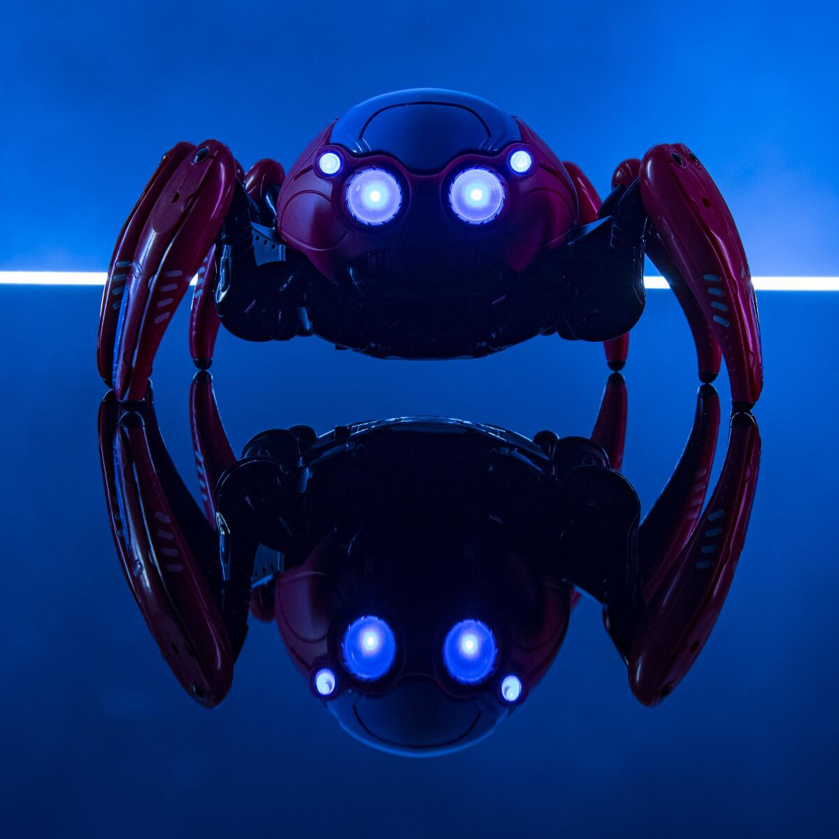 En WEB Suppliers te espera Spider-Bots un robot a control remoto que puedes cambiar su apariencia.