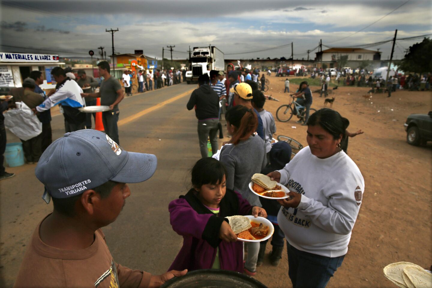 Mexican Farmworkers Strike Over Low Wages Blocking Harvest Los Angeles Times 