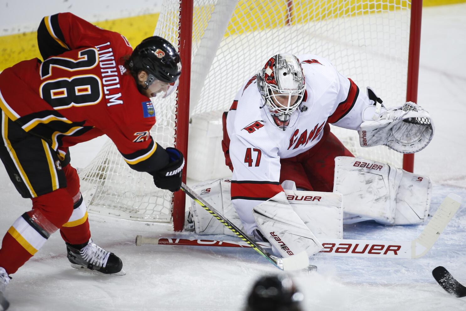 Red Wings edge Islanders 2-1 to end 3-game losing streak