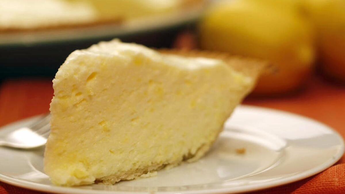 Lemon chiffon pie