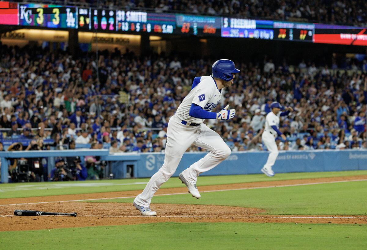 Miguel Rojas, Chris Taylor ve Freddie Freeman kazanmak için Dodgers'ı kaldırdı