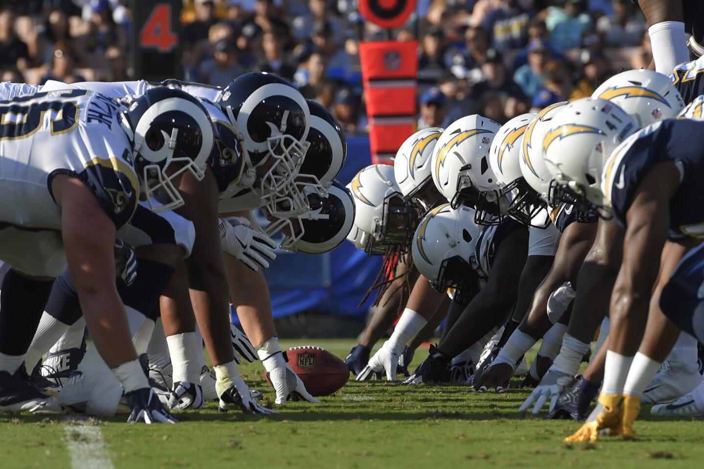 APphoto_Chargers Rams Football