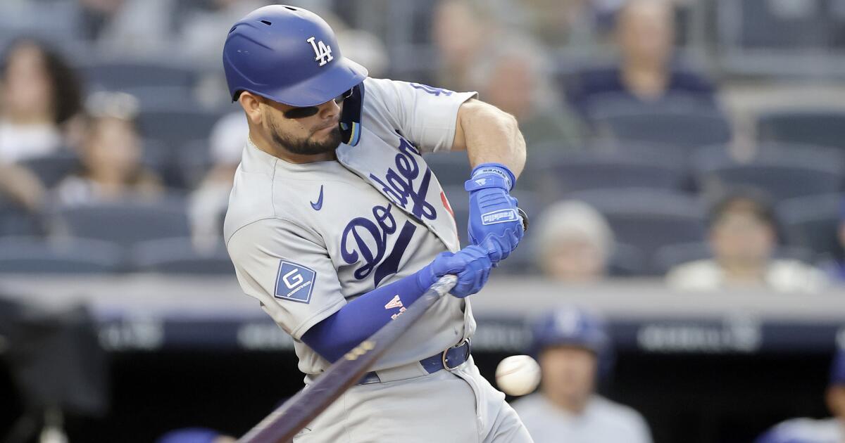 Eliezer Alfonzo delivers emotional first hit in Dodgers’ loss Eliezer Alfonzo delivers emotional first hit in Dodgers’ loss