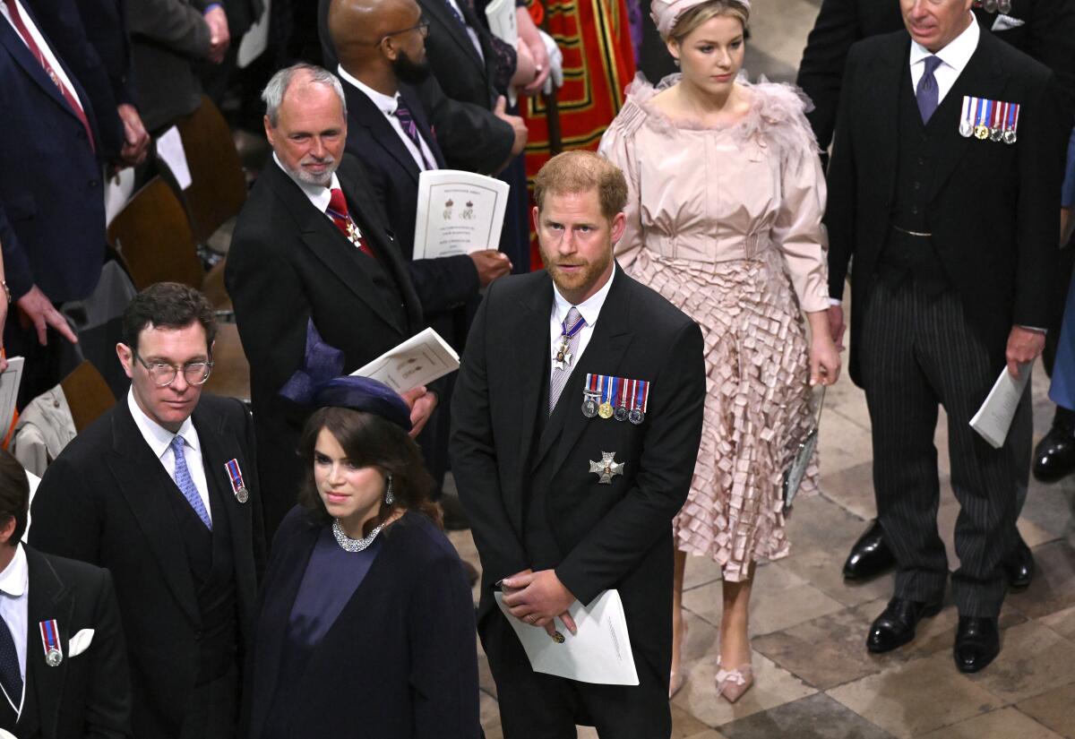 El príncipe Enrique sale de la Abadía de Westminster tras la coronación del rey Carlos III en Londres,