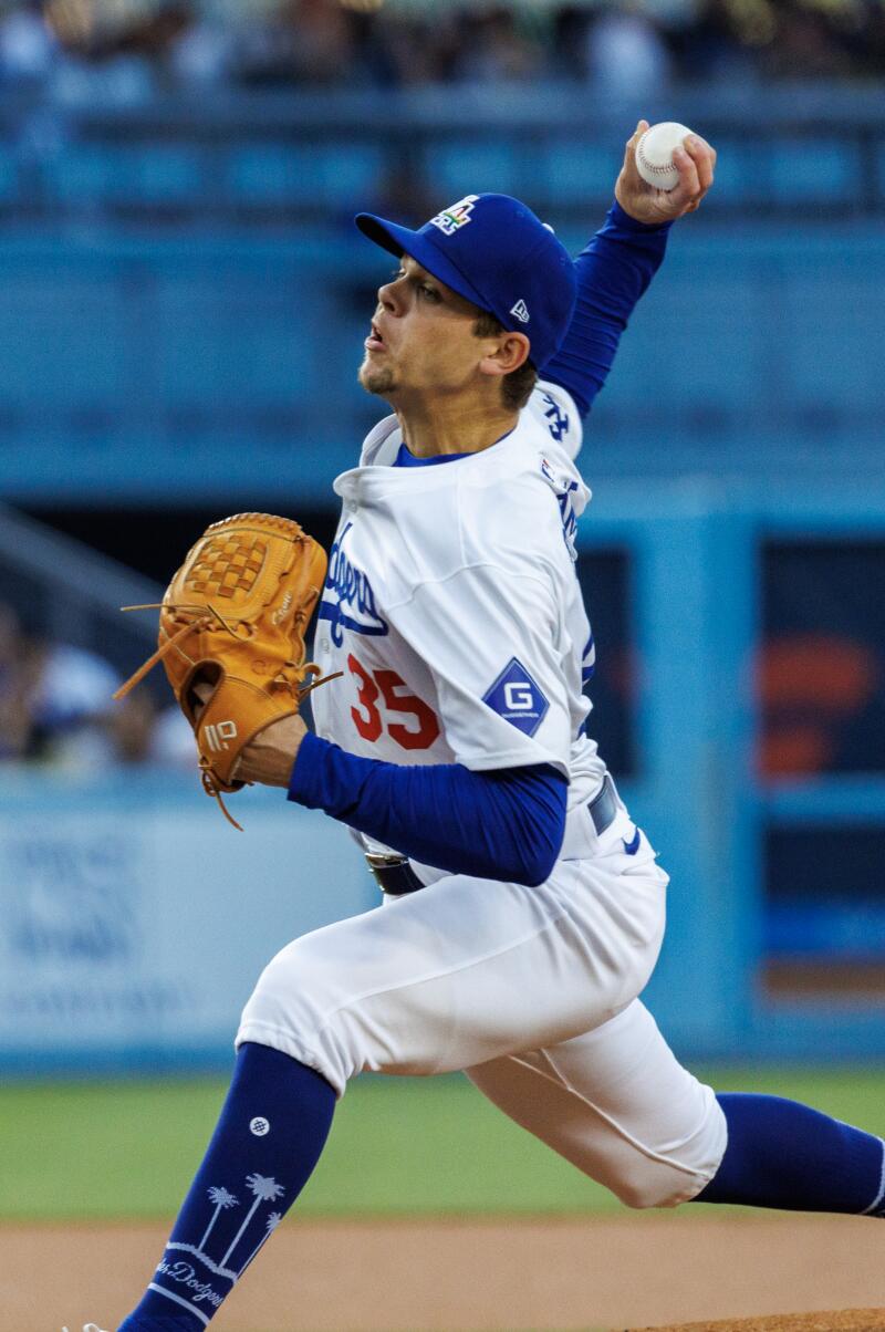 LOS ANGELES, CA - 14 HAZİRAN 2024: Los Angeles Dodgers, atıcı Gavin Stone'a başlıyor.