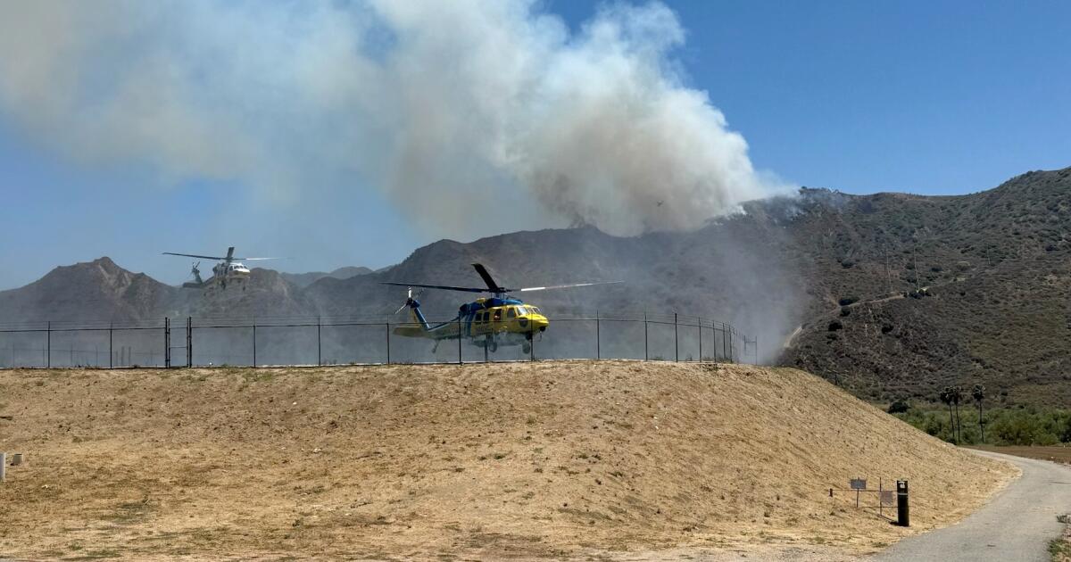 Grand incendie : un feu de brousse enflamme le lac Piru