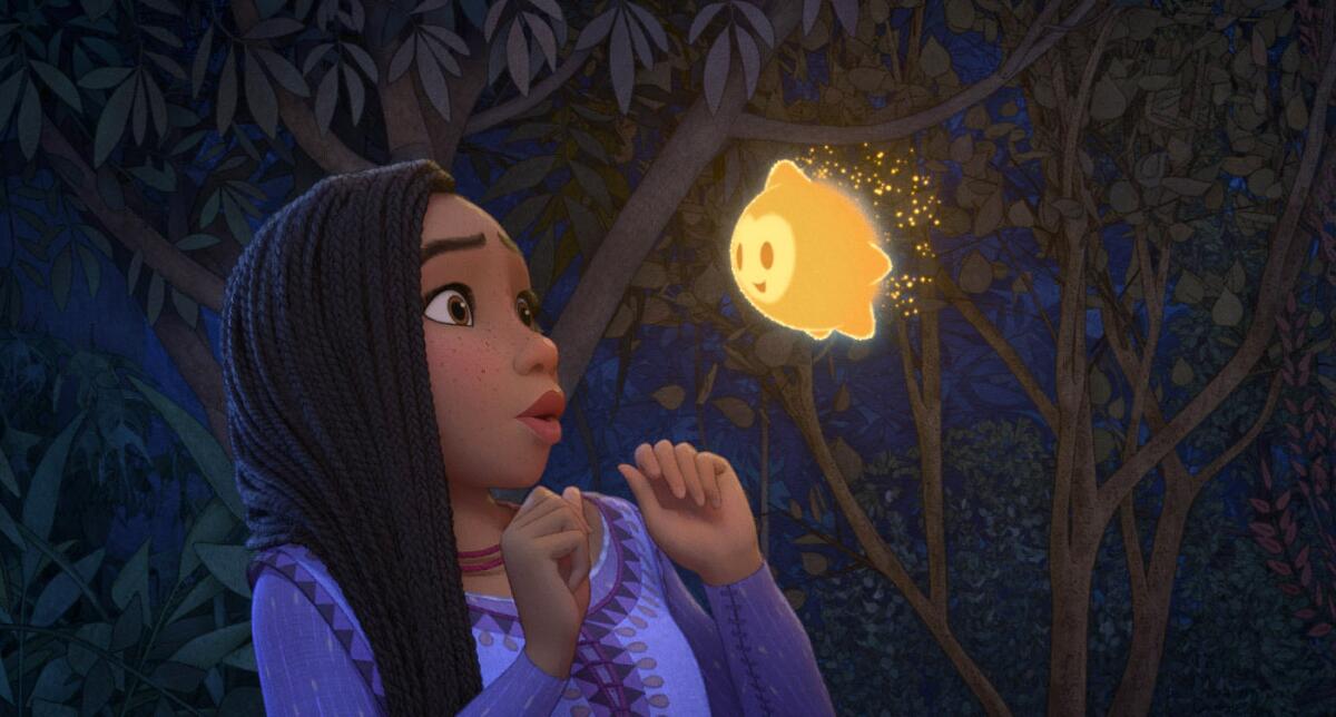 En esta imagen proporcionada por Disney, Asha con la voz de Ariana DeBose,