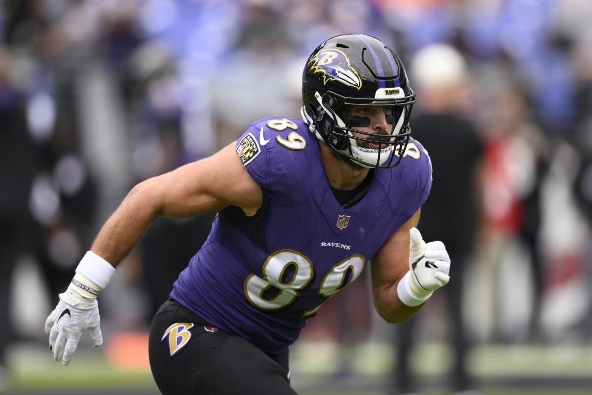 Baltimore Ravens tight end Mark Andrews warms up before a game against the Cleveland Browns.