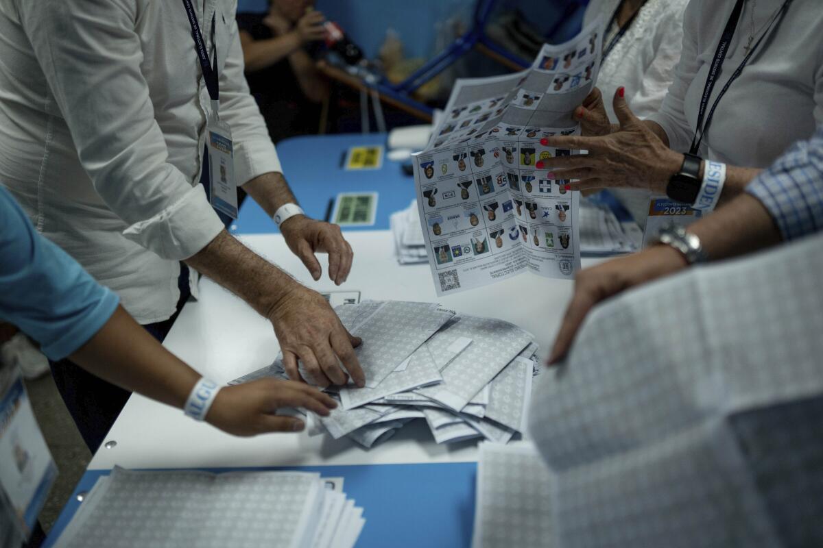 El conteo de votos en Guatemala avanza despacio sin claridad sobre los