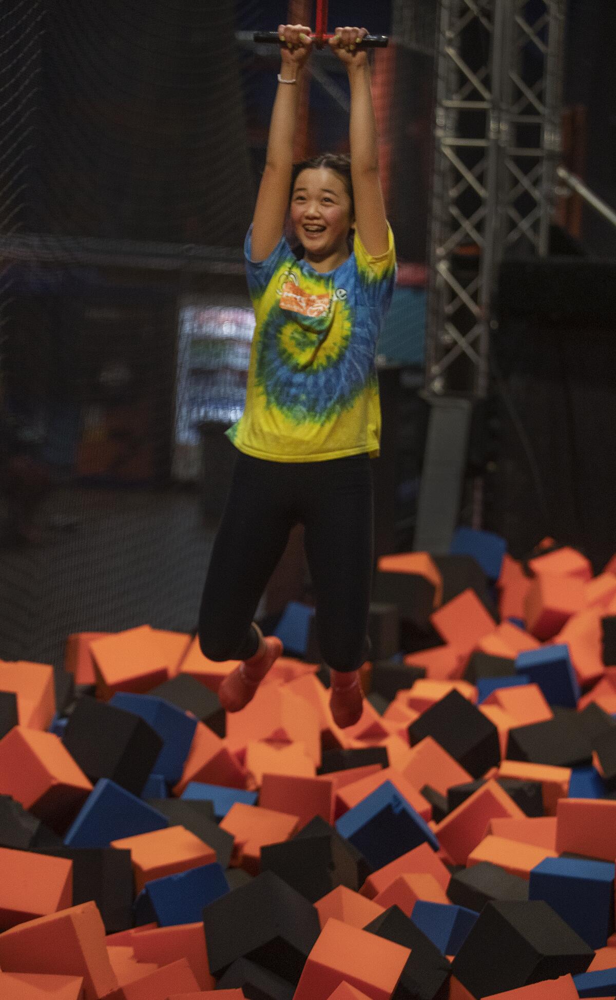 Foam pit for trampoline parks