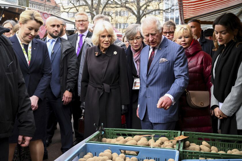 Berlin's Mayor Franziska Giffey, Britain's King Charles and Camilla the Queen Consort visit a farmer's market on Wittenbergplatz square, in Berlin, Germany, Thursday, March 30, 2023. (Annegret Hilse//Pool Photo via AP)