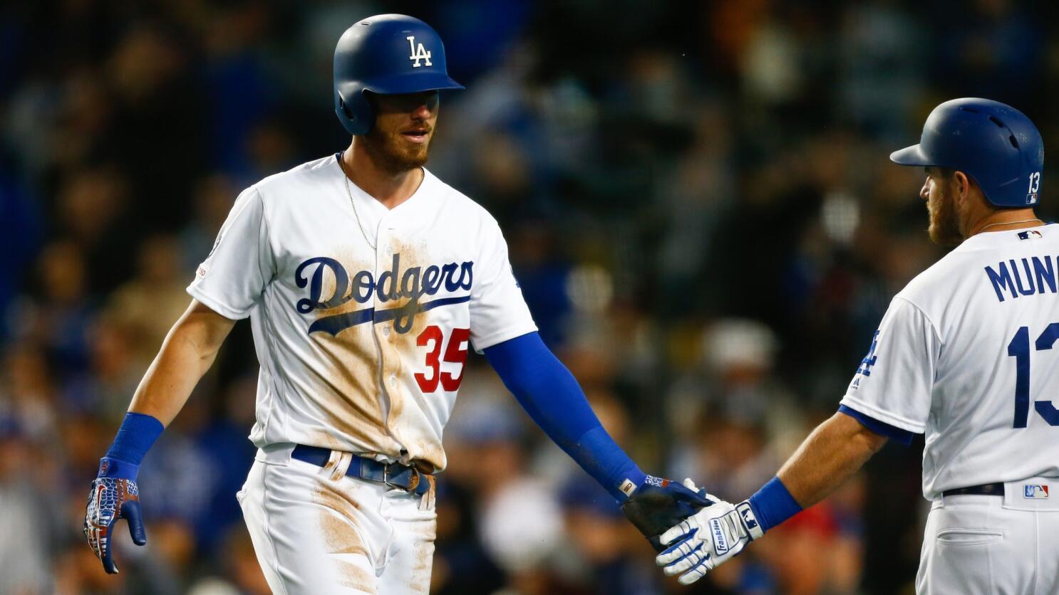 Giants' Matt Moore misses no-hitter when Dodgers' Corey Seager