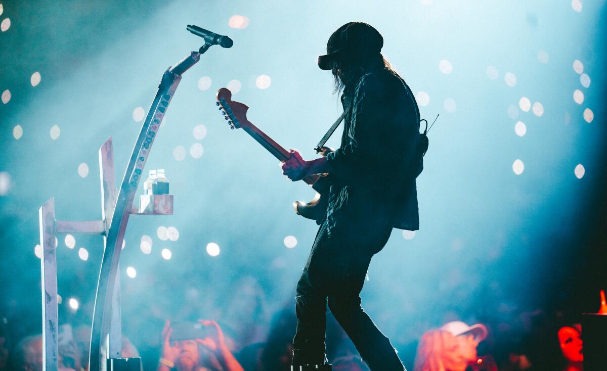 Mick Mars' messy Mötley Crüe lawsuit, explained - Los Angeles Times