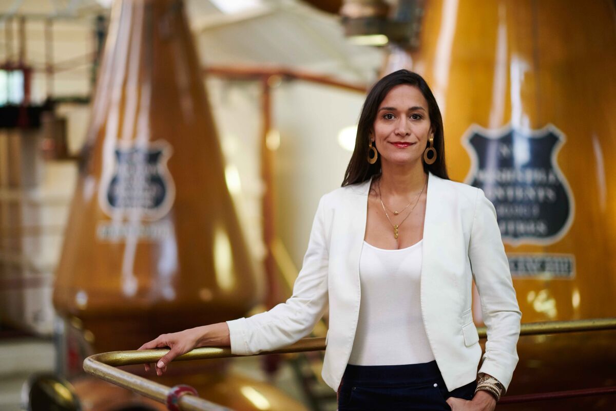 Una latina con una marca de whisky propia ayuda a diversificar un mundo masculino