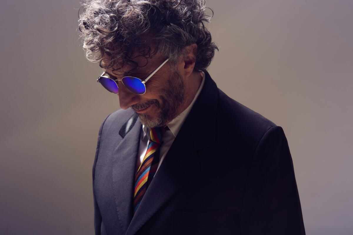 El cantante, pianista y compositor Fito Páez gana el Grammy al Álbum de Rock o Alternativo.