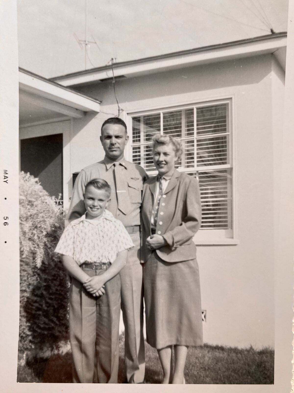 Arthur and Gini Kebeck pose with their son Chris in La Jolla in 1956.