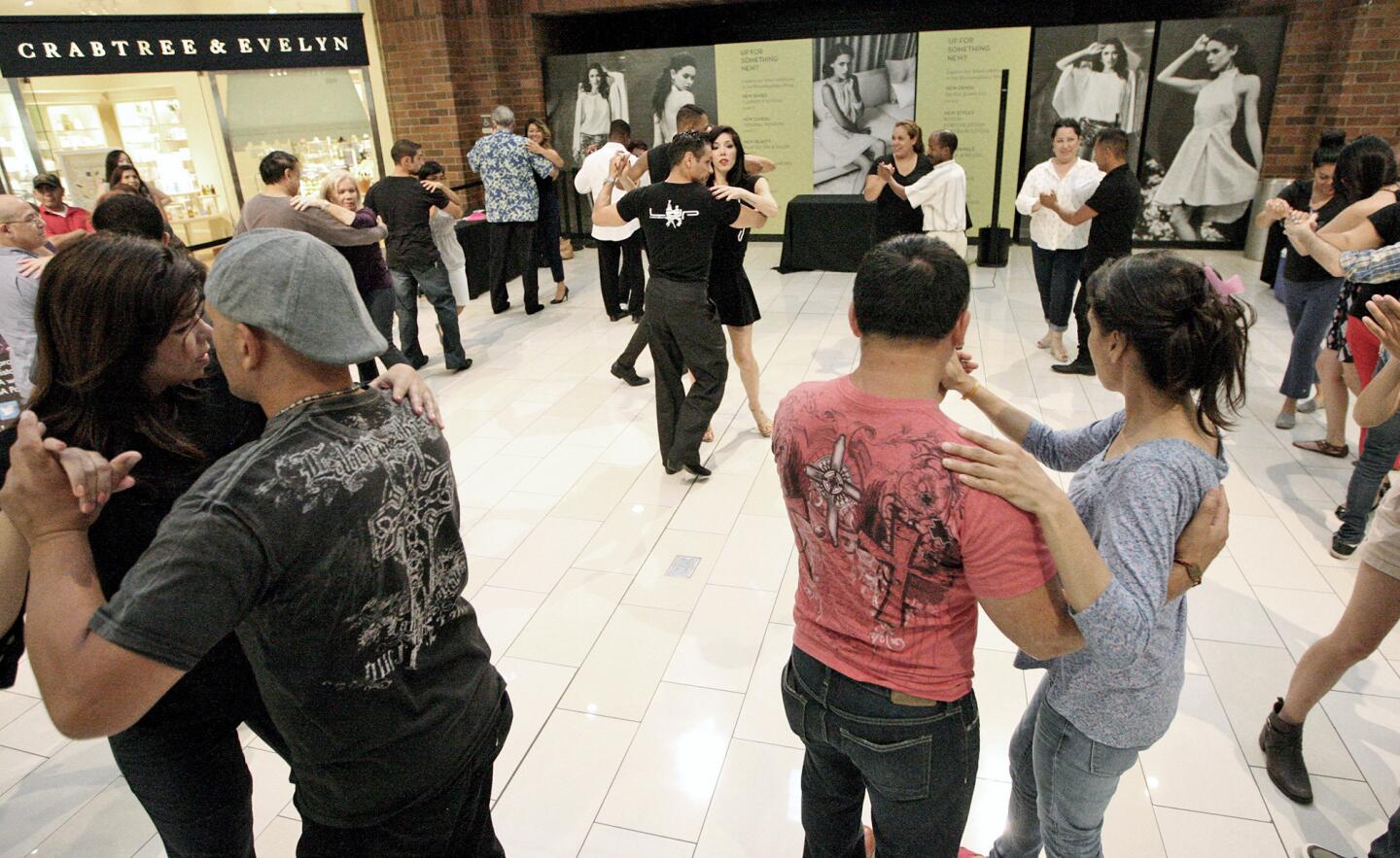 Photo Gallery: Latin dance class at the Galleria