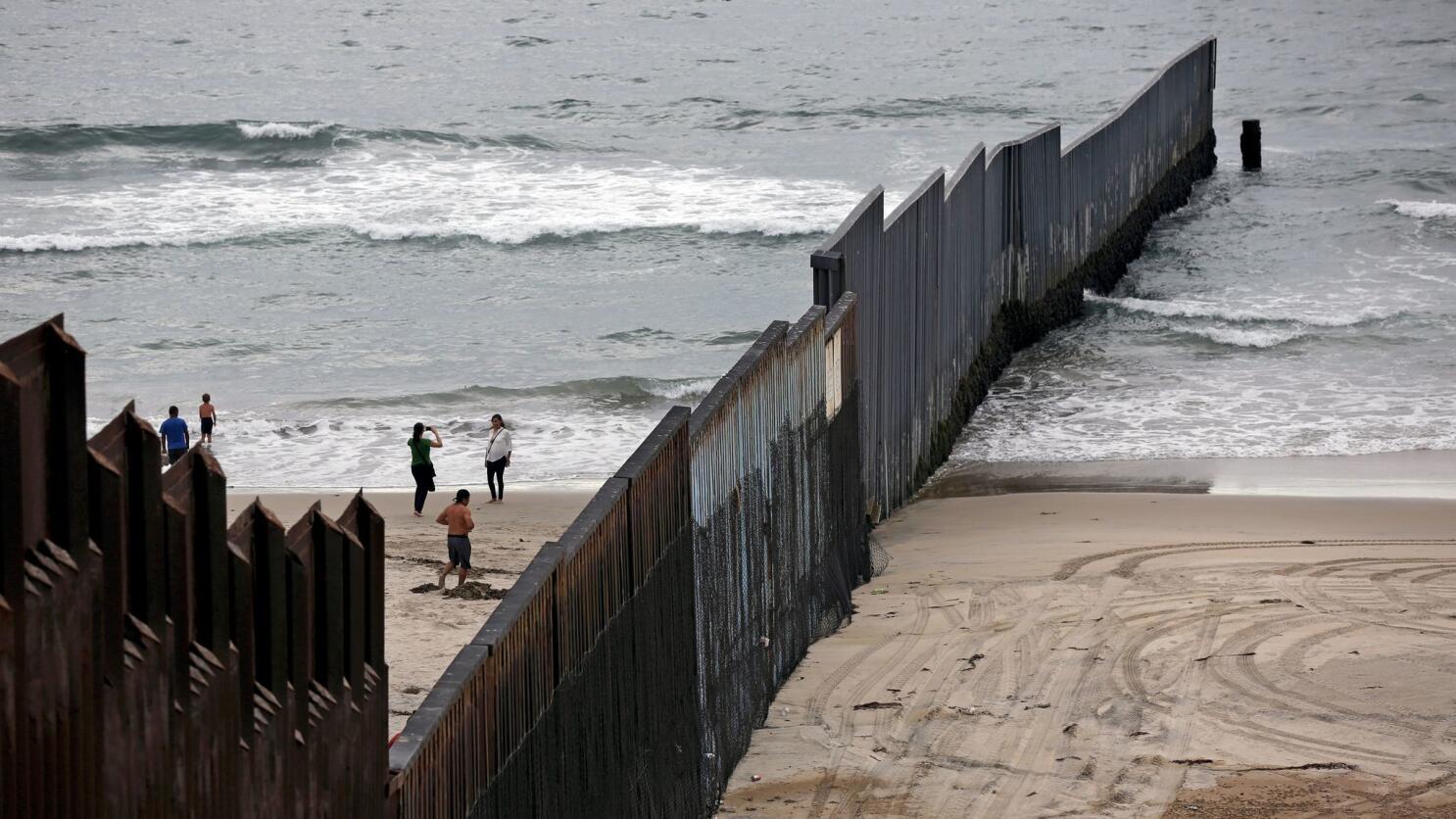 Where the border fence meets the sea, a strange beach scene contrasting the  U.S. and Mexico - Los Angeles Times