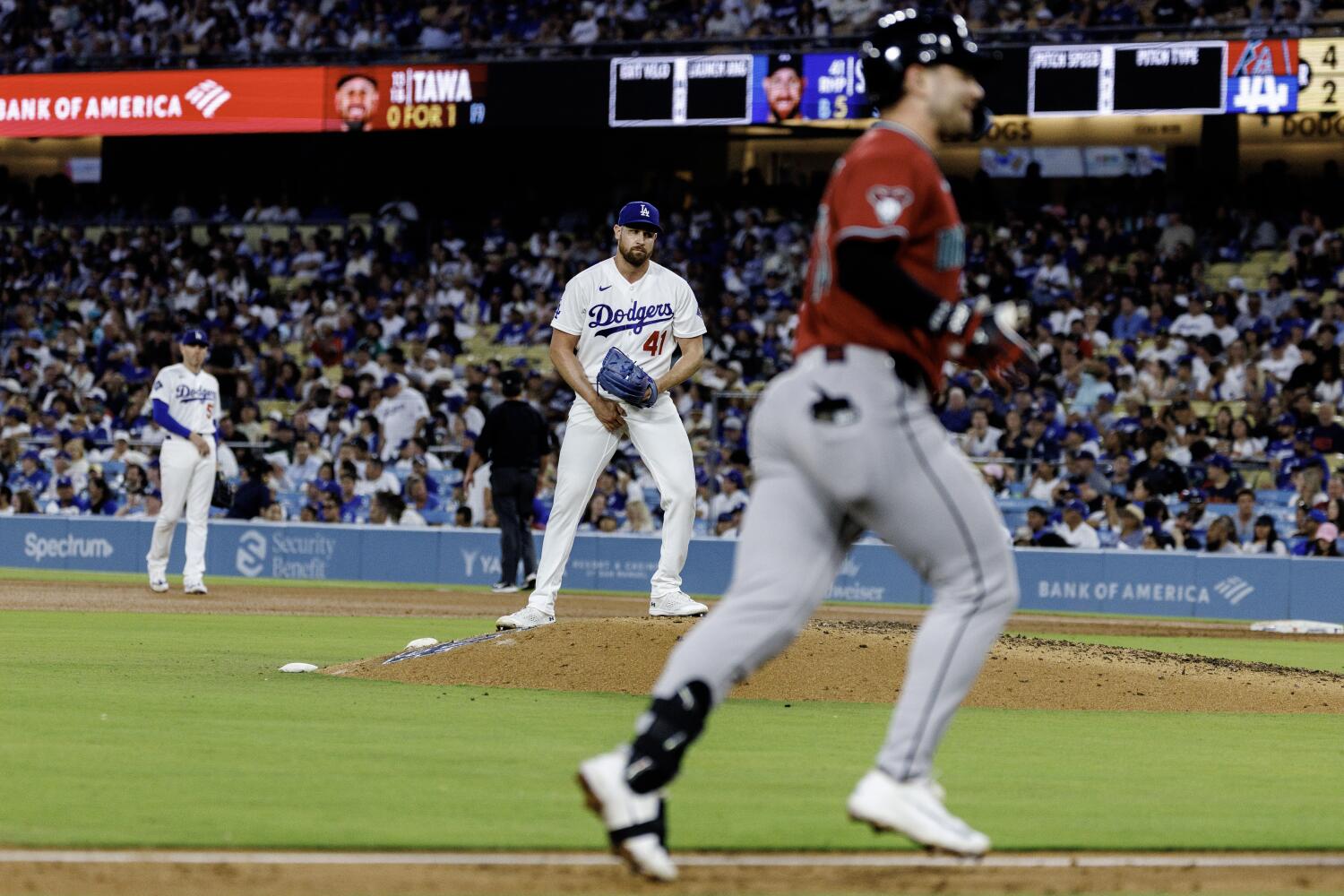 Dodgers plagued by pitching struggles, defensive mistakes in loss to Arizona