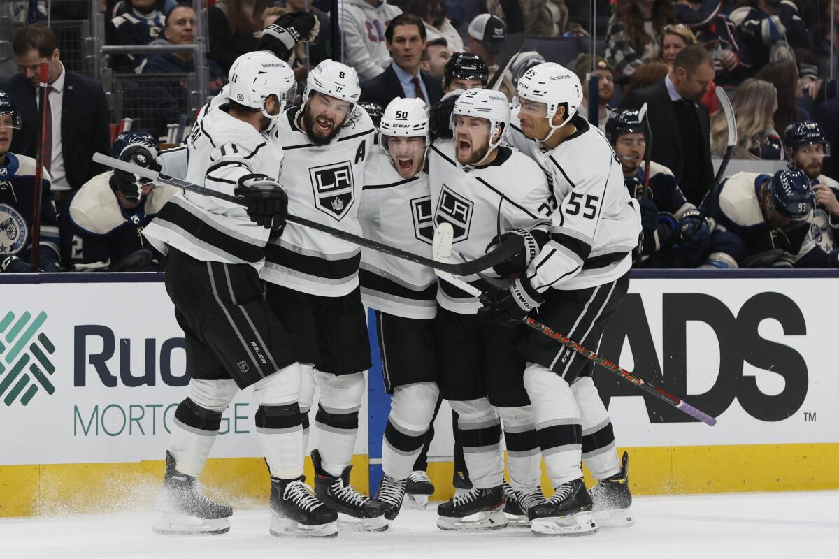 Jonathan Quick Makes 38 Saves Against Bruins, Leads Kings to 4-3