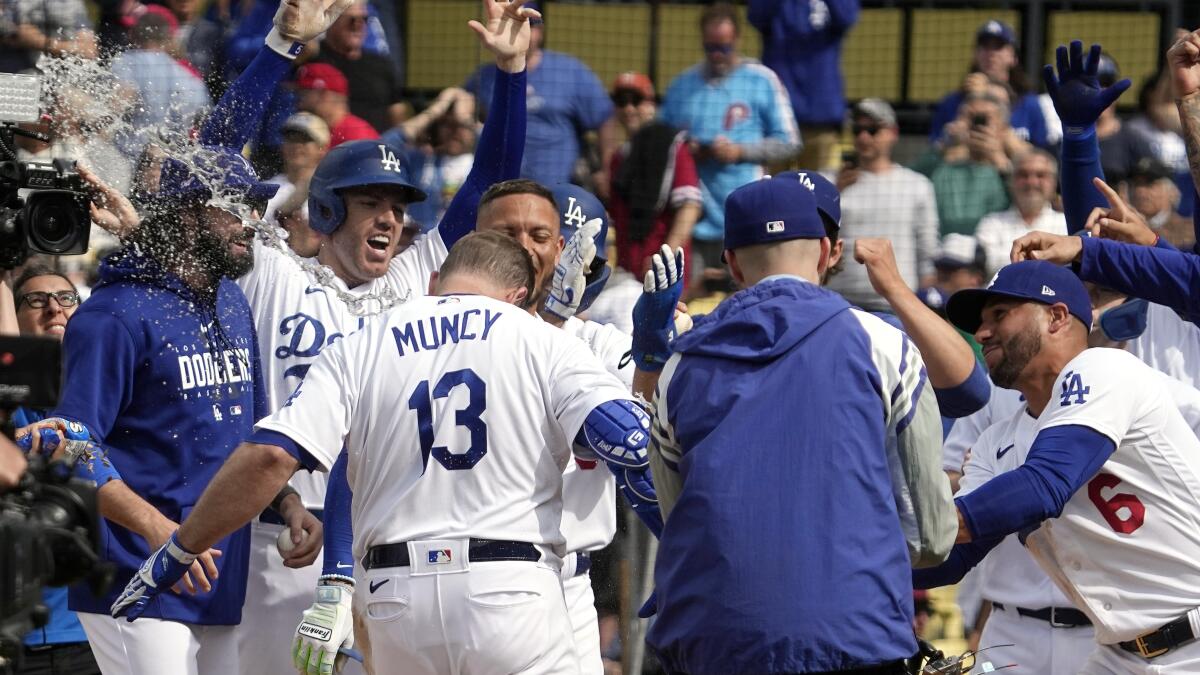 Muncy's Walk-Off Slam Gives Dodgers 10-6 Win Over Phillies