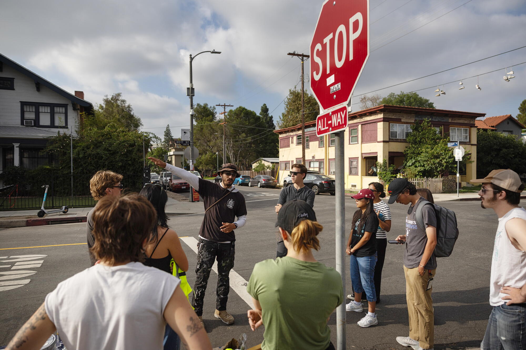 Jonathan Hale gives directions to a group of volunteers