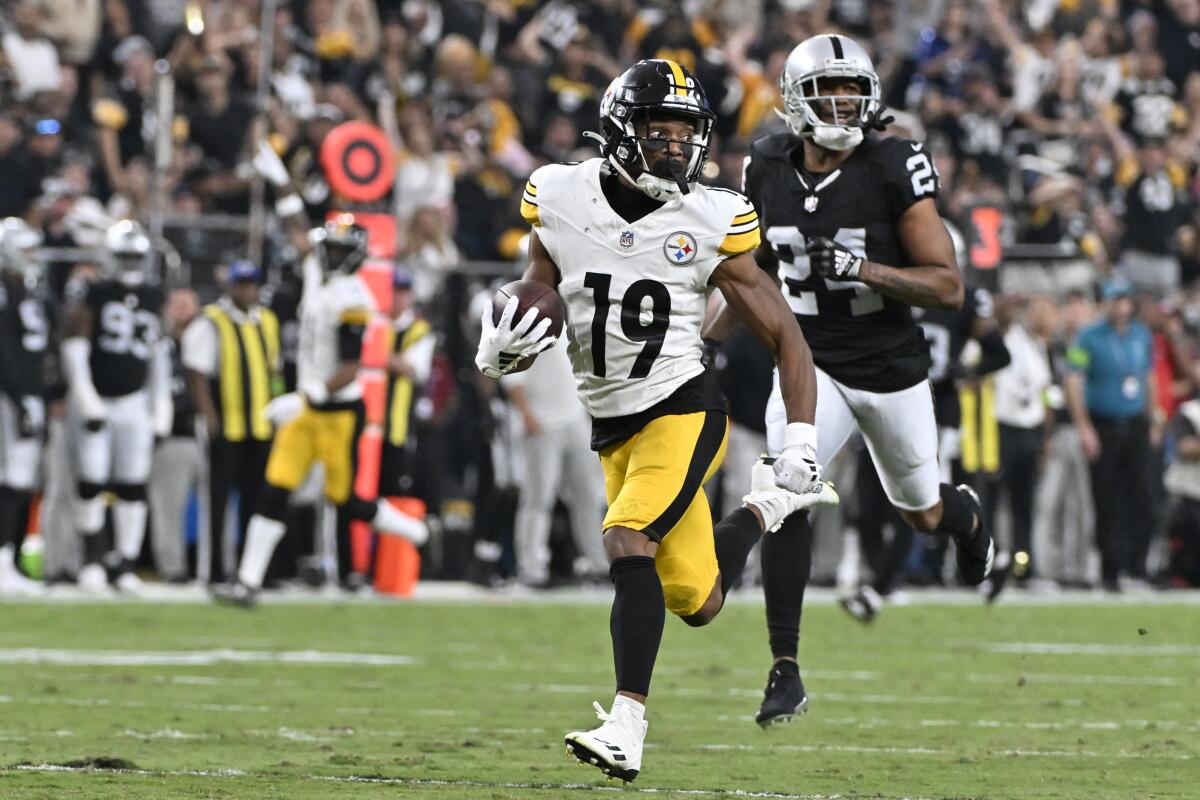 Kenny Pickett passes for 2 touchdowns as Pittsburgh Steelers top Las Vegas  Raiders 23-18 - The San Diego Union-Tribune
