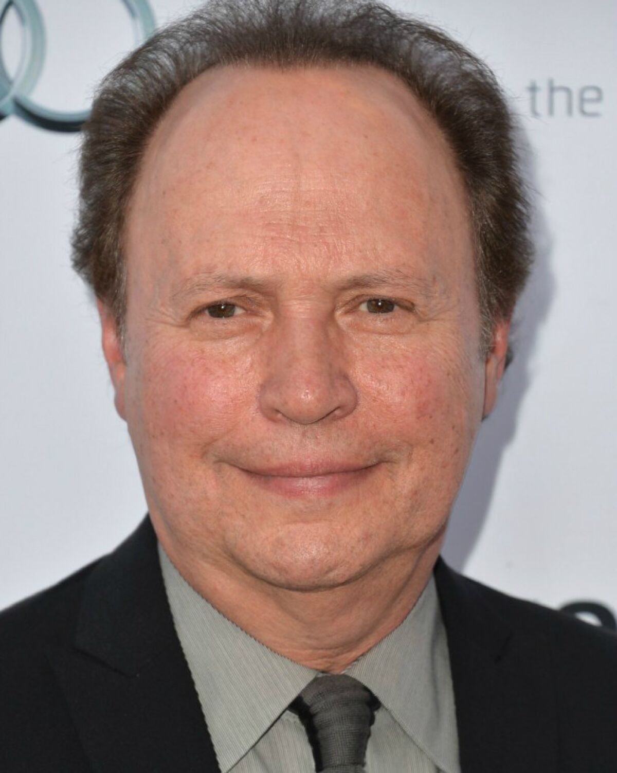 Billy Crystal will bring his one-man play "700 Sundays" back to Broadway.