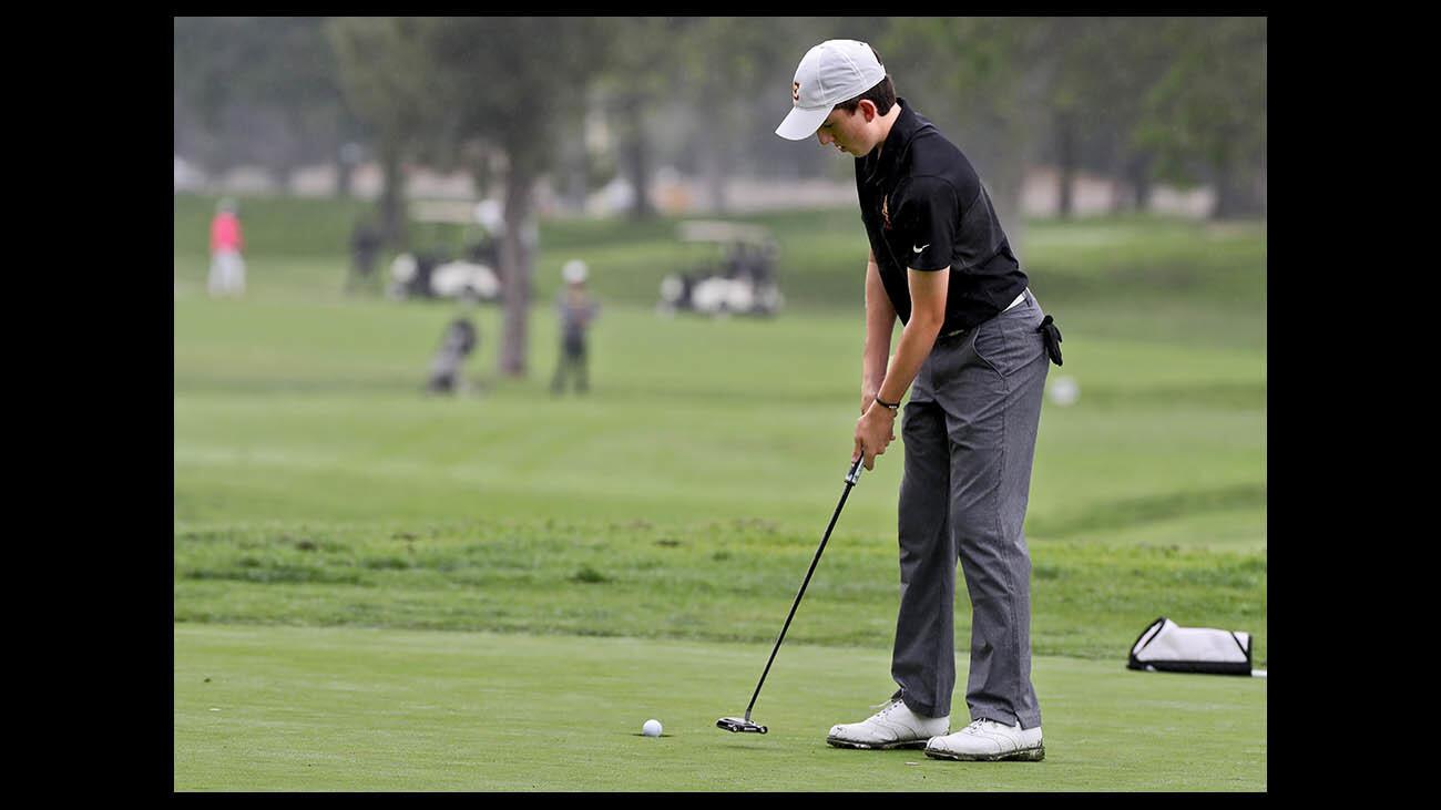 La Canada High School golfer Andrew Ricci sinks the putt on hole 1, at the CIF SCGA So Cal Boys High School Championship, at Brookside Golf Club in Pasadena on Thursday, May 24, 2018.